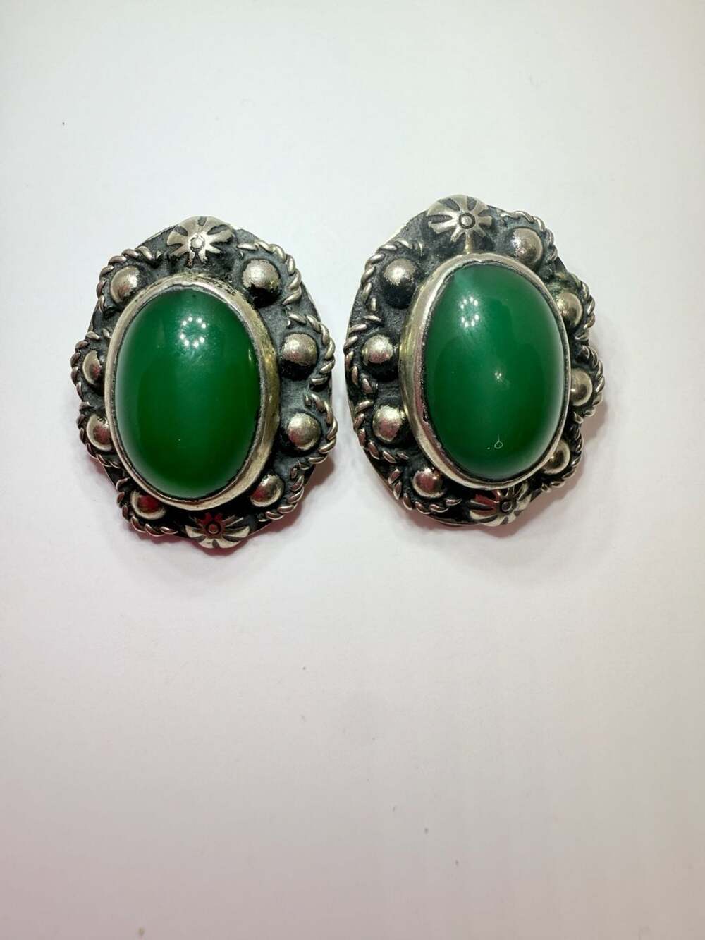 Vintage Silver Tone Green Stone Screw-On Earrings